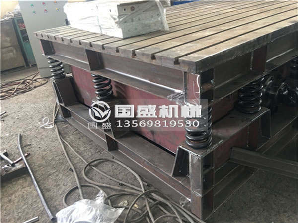 振動平臺的振動電機(jī)安裝位置